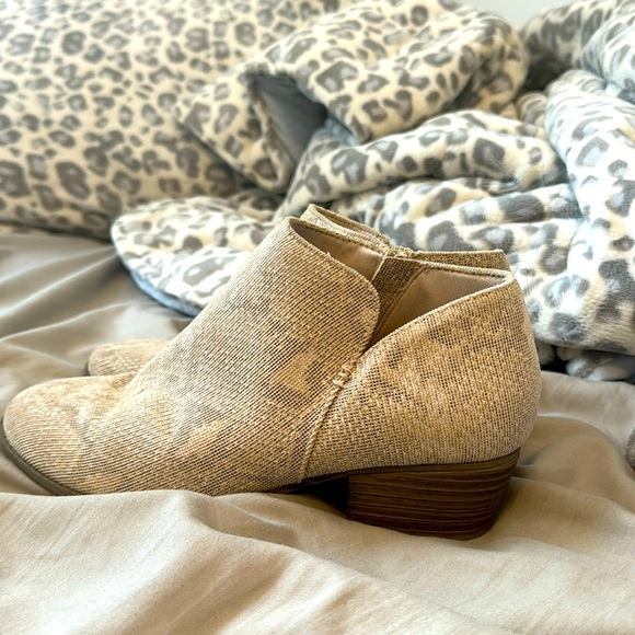 heels 7 1/2 almost new - Picture 1 of 1